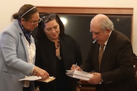 Otra del bloque guinda del INE