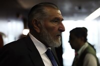 Preocúpese senador doble A