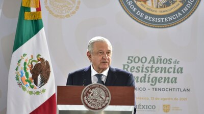 AMLO durante la conmemoración de la caída de Tenochtitlán