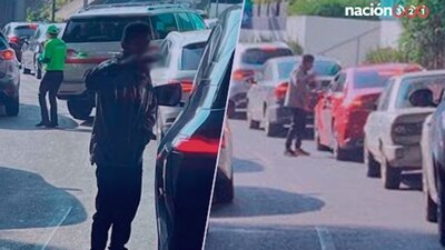 El asaltante usa una pistola para despojar a sus víctimas del dinero