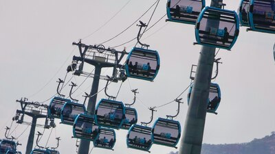 Por seguridad, en el Cablebús, si una de sus cabinas falla y se detiene, con el resto pasa lo mismo