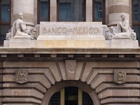 Banxico recorta tasa a 7.50% y prevé que inflación llegue a la meta hasta 2026
