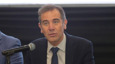 Aseguró que 'es normal' tener comunicación con todas las fuerzas políticas