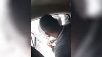 Los agentes fueron captados en video