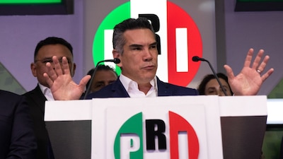 El presidente del PRI dijo que los hackers vienen de México, Europa y Asia