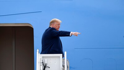 El presidente busca reactivar la economía pese al avance de la pandemia