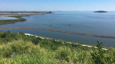 El amoniaco anihidro es inflamable, tóxico, corrosivo y muy peligroso para organismos acuáticos