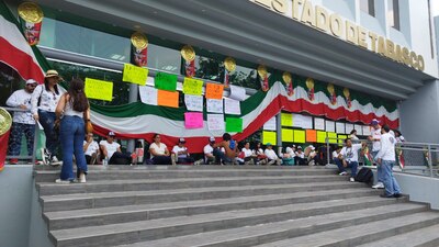 Tras la aprobación de la reforma judicial, protestaron y encerraron a los legisladores