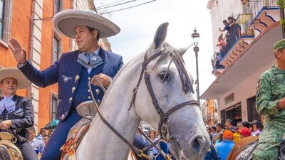 Gusta de pasear en caballo durante sus ratos libres