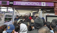 ¿Qué pasa en la Línea A del Metro? Fallas en servicio eléctrico desatan caos este viernes
