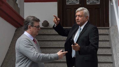 El próximo secretario de Relaciones Exteriores y el virtual presidente electo en conferencia