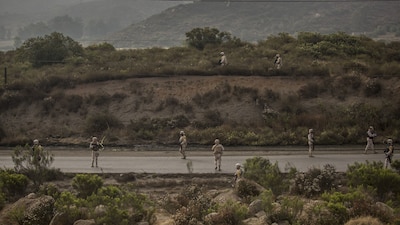 El chofer perdió el control de la unidad y salió de la carretera