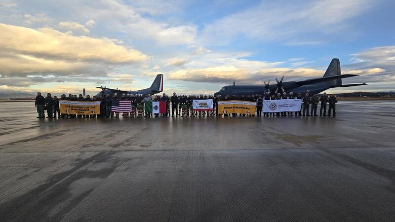 Equipo mexicano de ayuda humanitaria viaja a California para combatir incendios forestales