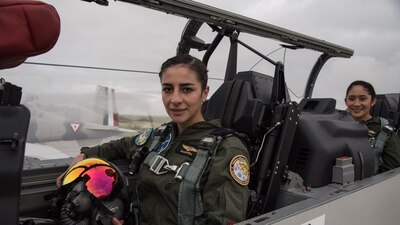 Ambas son pilotos de la Fuerza Aérea Mexicana de la Secretaría de la Defensa Nacional