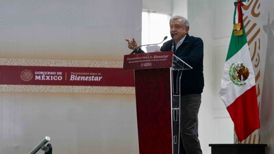 El Presidente recordó que combate el robo de combustible