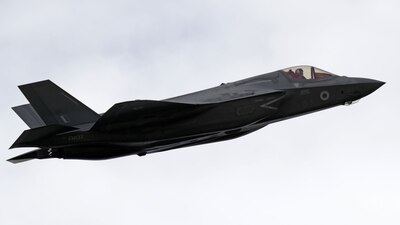 El plan original es que las tres ramas de las Fuerzas Armadas estadounidenses compren 2,443 de estas aeronaves