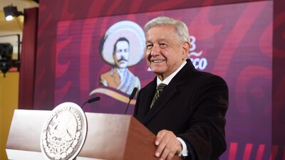 El Presidente exhortó a todas las autoridades electorales a pensar en establecer una auténtica democracia
