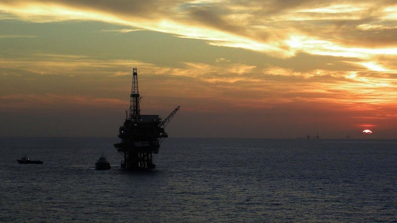Pemex descarta afectación a playas tras derrame en el Golfo de México; atiende fuga en ducto