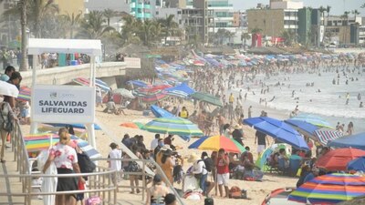 En Sinaloa, por ejemplo, las playas de Mazatlán lucen abarrotadas por turistas