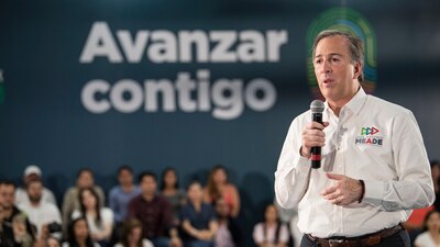 El abanderado tricolor presentó en Culiacán su programa "Avanzar Contigo"
