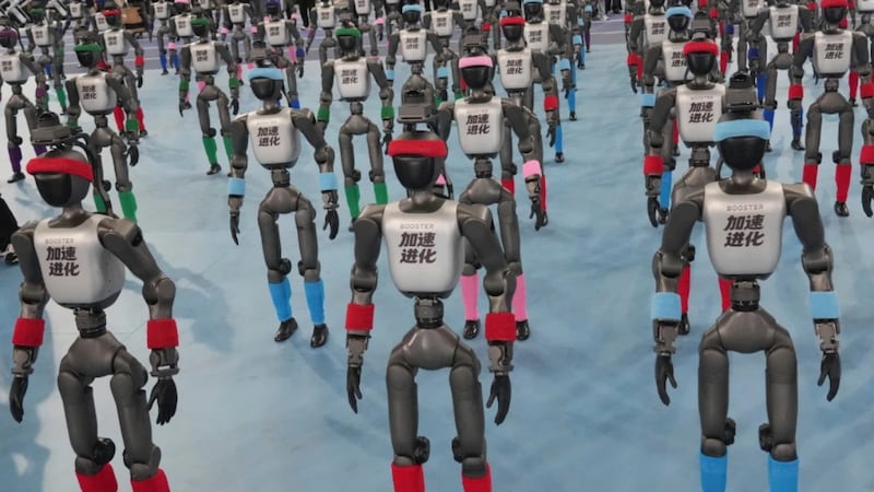 Robot chinos rompen récords humanos en pruebas de los 100 metros y salto de altura