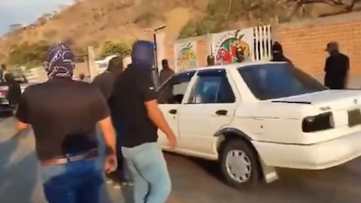 En el material se observa cómo opera el retén en la zona serrana