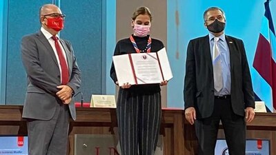 La escritora fue invitada de manera especial a Costa Rica para participar en una ceremonia