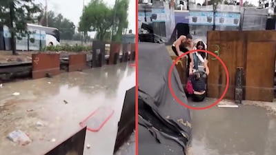 Ante las lluvias en la CMDX, mujer cae en una zanja llena de agua donde se realizaban trabajos
