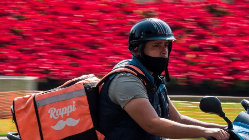 Aprueban ‘Ley Chaleco’ para repartidores en moto; podría aplicar a todo el país