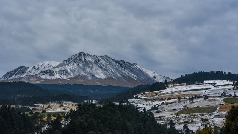 ¡Toma precauciones! Cierran accesos al Nevado de Toluca por bajas temperaturas