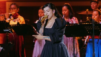 Nació en Chile, pero alcanzó el éxito en tierras México, país al que ha dedicado varias de sus canciones