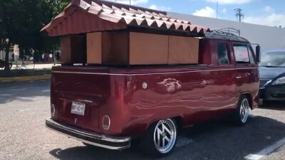 El popular auto-biblioteca de Fernández Noroña, ya tiene canción