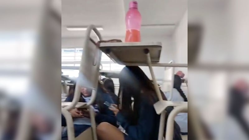 VIDEO: Alumnos se tiran al suelo para evadir balacera afuera de su escuela en Celaya