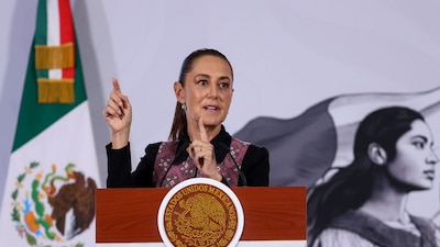 CIUDAD DE MÉXICO, 23JUNIO2026.- Claudia Sheinbaum Pardo, presidenta de México, encabezó la conferencia Mañanera del Pueblo en la que se presentó el informe de Salud, en el que destacaron los tema de la compra e instalación de nuevos tomógrafos en clínicas de alta especialidad, así como las teleconsultas en municipios de difícil acceso.
FOTO: GALO CAÑAS/CUARTOSCURO.COM
