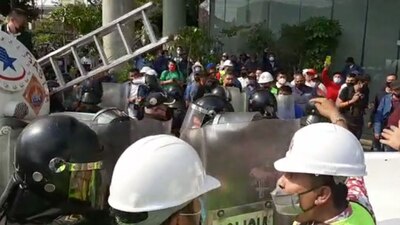 Elementos de la SSC de la Ciudad de México intentaron retirar las unidades de distribución