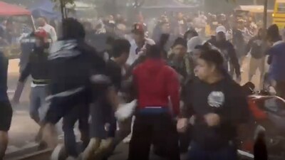 En los videos se aprecian los golpes y gritos diciendo "mátenlo"