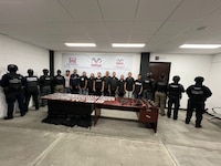 Detienen en Chiapas a 12 integrantes del CJNG; tenían armas, droga y equipo táctico