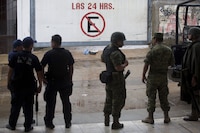 Detienen a 6 policías de Tabasco con presuntos nexos con ‘La Barredora’