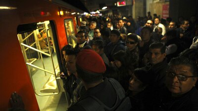El Metro de la Ciudad de México presenta problemas técnicos en ocasiones y genera retrasos en el servicio