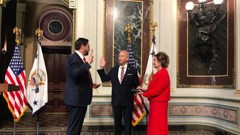 Ron Johnson rinde protesta como embajador de Estados Unidos en México