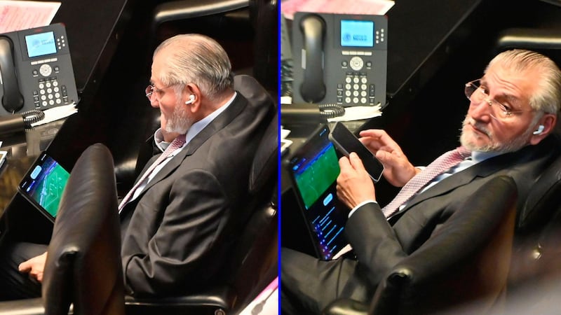 Captan a Adán Augusto viendo el partido de Barcelona vs PSG en la comparecencia del secretario de Hacienda