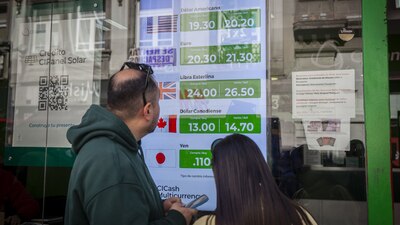 Este domingo,  se destrabó la iniciativa que pretende cobrar un impuesto a las remesas enviadas por extranjeros de EU a México. 
(FOTO: ANDREA MURCIA /CUARTOSCURO)