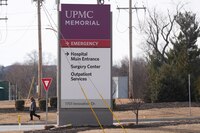 ¡Un héroe! Policía se enfrenta a tirador de EU que planeaba masacre en hospital y muere