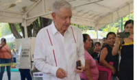 AMLO reaparece para votar en la #ElecciónJudicial, en una casilla de Palenque, Chiapas
