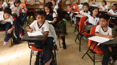 Parece que no sera discutida en la arena electoral hasta que los niños voten