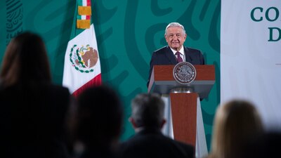 El presidente fue cuestionado sobre la demanda contra empresas de EU que venden armas