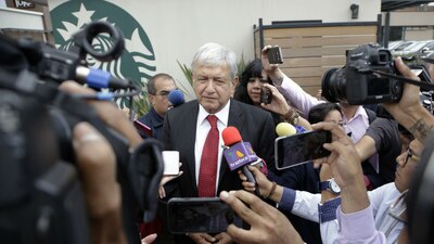 AMLO encabeza las encuestas presidenciales