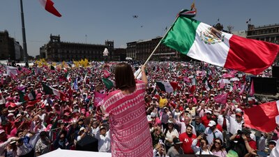 La Marea Rosa acompañó a los candidatos de oposición