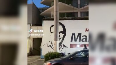 Los colores se parecen a los del negocio de pollo frito