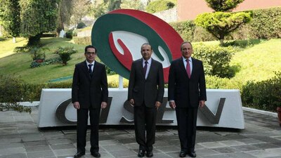 Alberto Bazbaz (izq) es actualmente director del CISEN y Navarrete Prida (centro) de Segob.